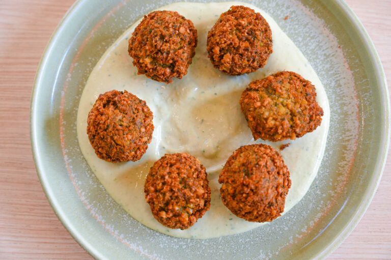 Falafel con tzatziki Cantina Sputnik Legazpi
